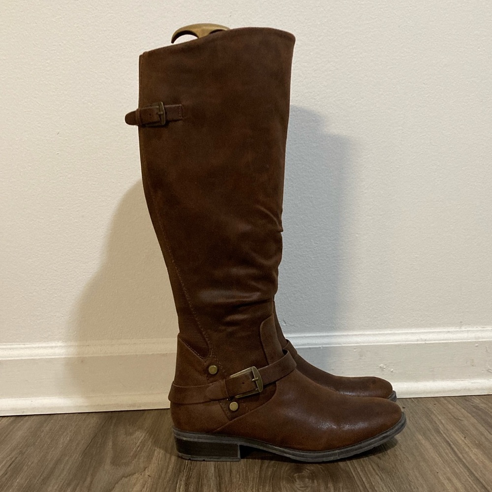 Brown Boots with Buckle Accents